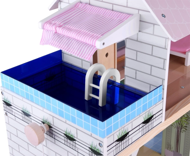 Πισίνα και ανελκυστήρας για επιπλέον διασκέδαση