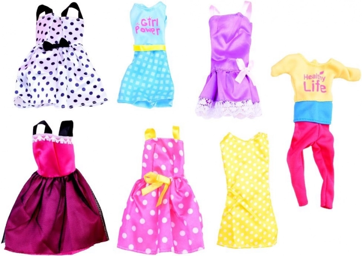 Πλήθος από outfit, παπούτσια και αξεσουάρ