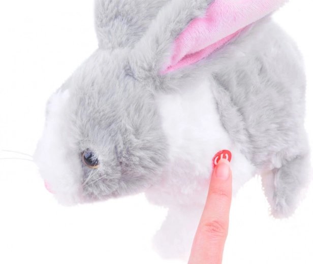 Πηδά και αντιδρά στο άγγιγμα