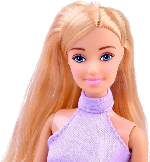 Κούκλα έτοιμη για στιλάτο παιχνίδι