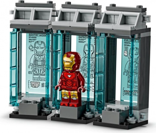 Εμβληματικές πανοπλίες IRON MAN σε κάψουλες έκθεσης