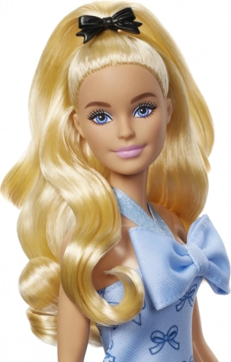 Λεπτομερής εμφάνιση και μακριά μαλλιά