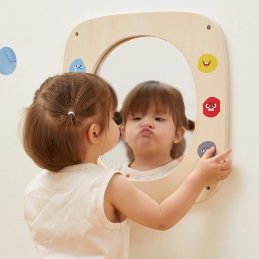 Στιβαρή ξύλινη κατασκευή με στρογγυλεμένες γωνίες