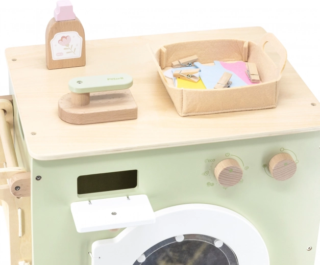 Σιδερώστρα και πλούσια αξεσουάρ