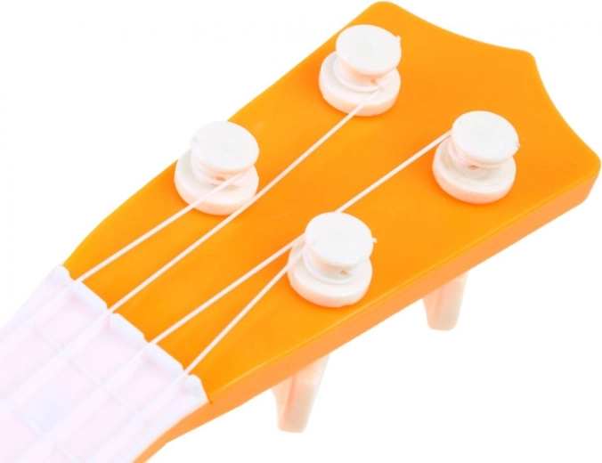 Τέσσερις χορδές και μηχανισμός κουρδίσματος