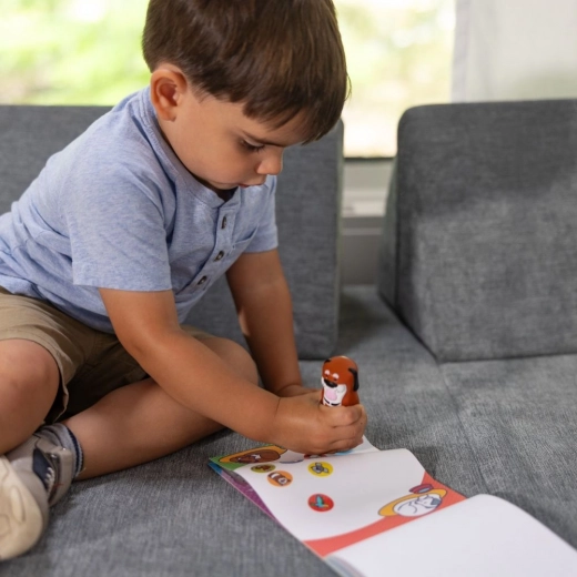 Πάνω από 300 αυτοκόλλητα