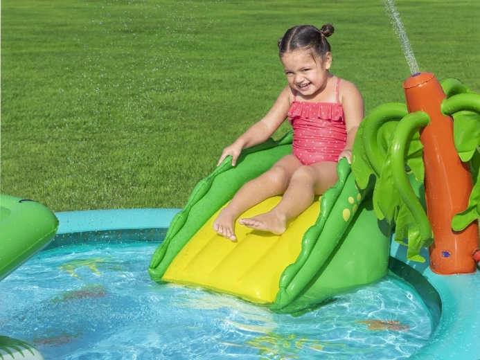 Τσουλήθρα και φοίνικας με εκνεφωτή