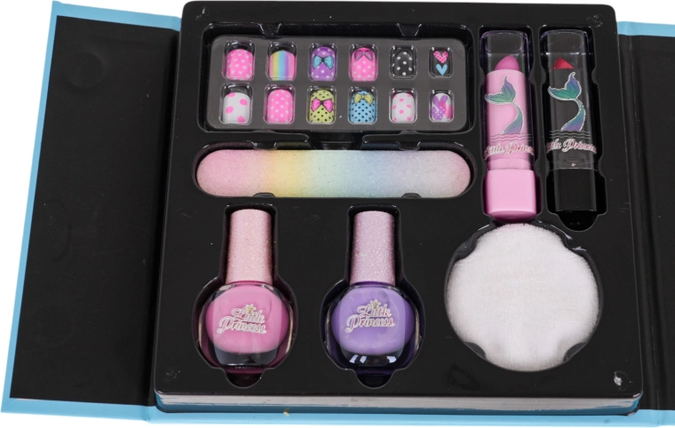 Μανικιούρ-στούντιο σε ένα σετ