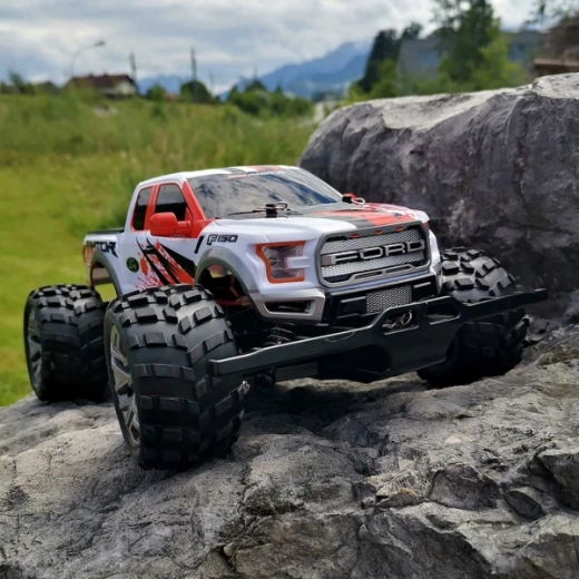 Κίνηση 4x4 και λαδιού αμορτισέρ για μέγιστη πρόσφυση
