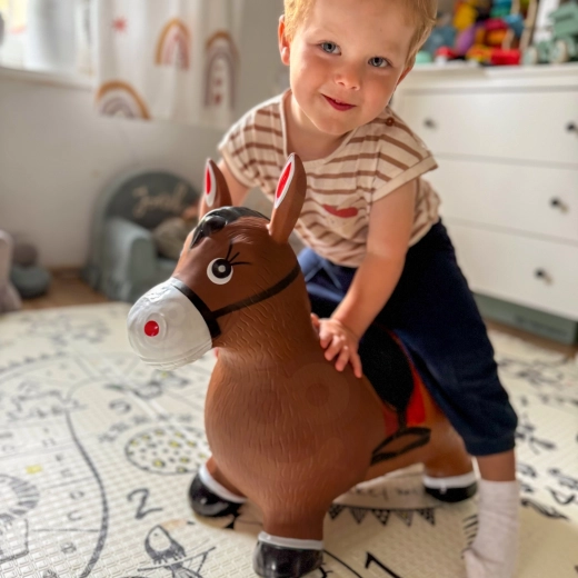 Αναπτύσσει ισορροπία και κινητικότητα