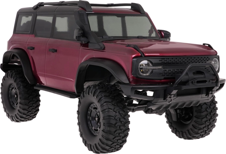 Ισχυρό 4x4 όχημα εκτός δρόμου με μεγάλο τιμόνεμα