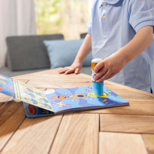 Σφραγίδα που δημιουργεί αυτοκόλλητα με ένα μόνο πάτημα