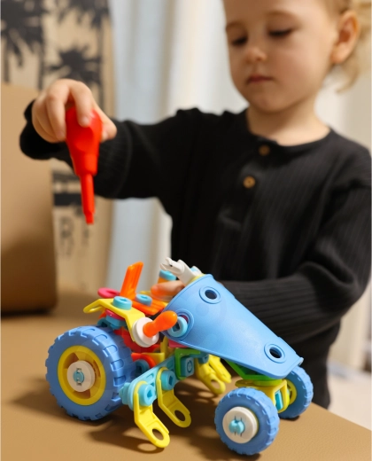 6 οχήματα από 118 κομμάτια