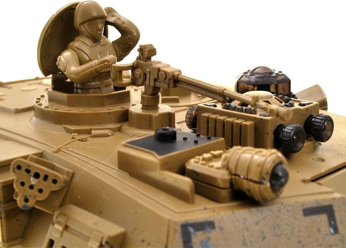 Εντυπωσιακός LED φωτισμός και φιγούρα αρματιστή