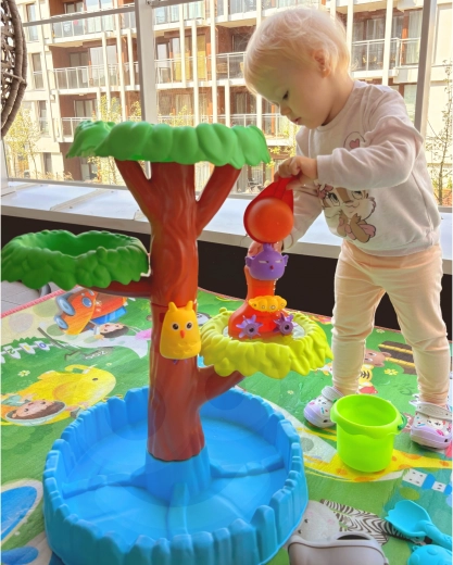 Υδάτινο τραπέζι σε σχήμα δέντρου